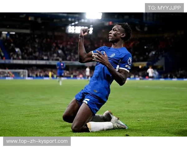 切尔西角球战术再显威力，斯特林头球建功